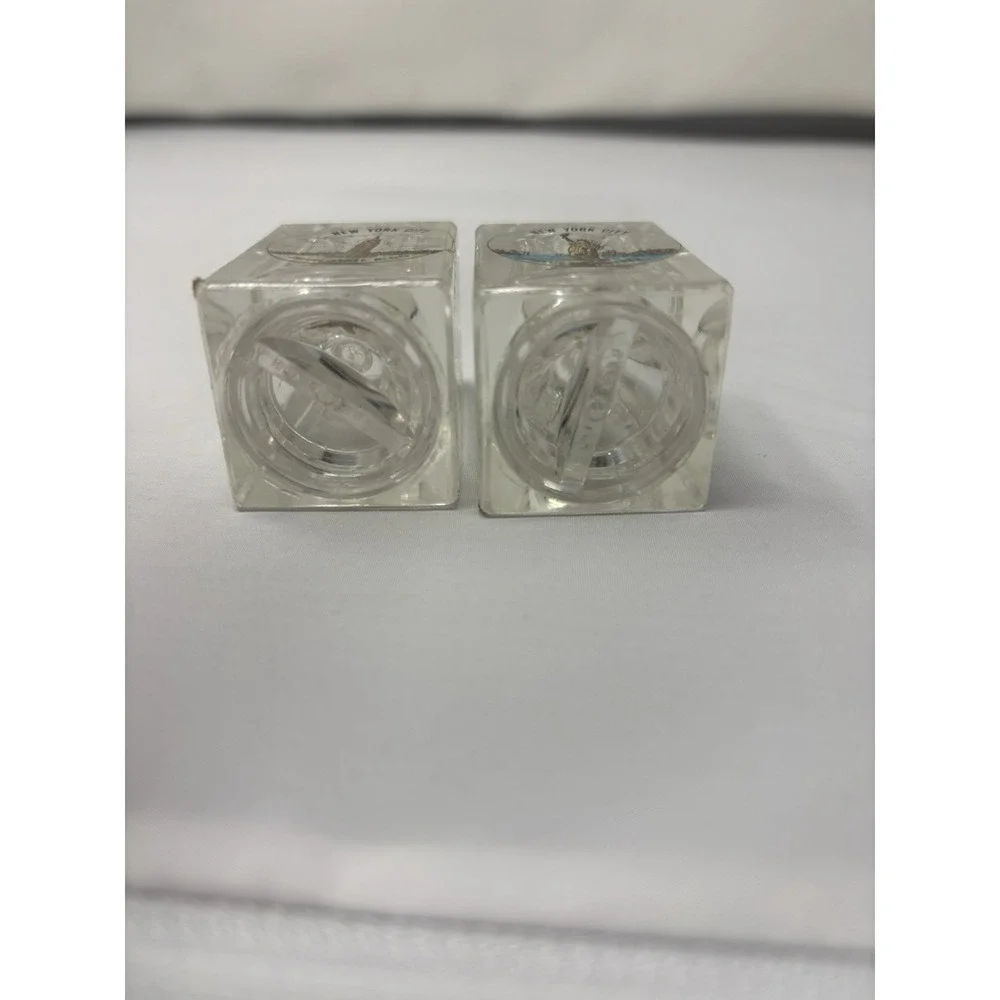 Vintage New York City Clear Plastic Salt &‎ Pepper Shaker W/ Tray Empire Liberty